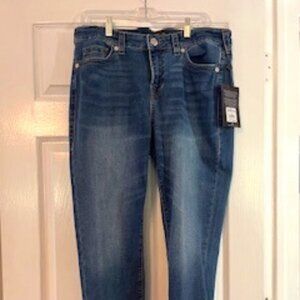 NWT - True Religion Halle Mid Rise Capri's for Women
